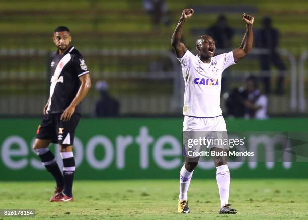 Sassa of Cruzeiro celebrates a scored goal during a match between Vasco da Gama and Cruzeiro as part of Brasileirao Series A 2017 at Raulino de...