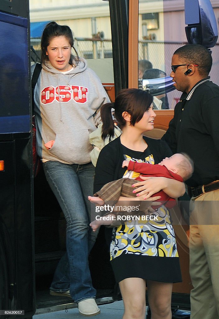 Bristol Palin, 17, (L) and her sister Wi