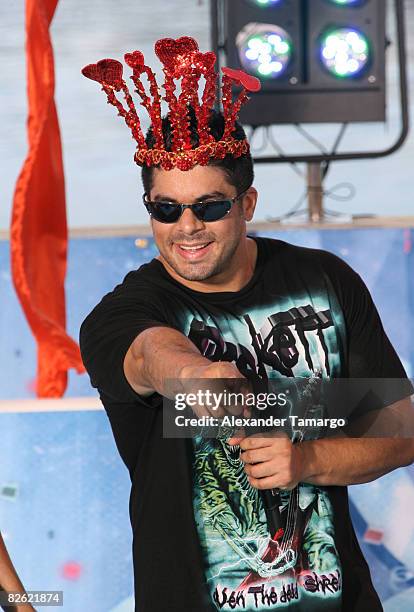 Jerry Rivera speaks during Telefutura's Reventon del Dia del Trabajo at Bayside Marketplace on September 1, 2008 in Miami, Florida.