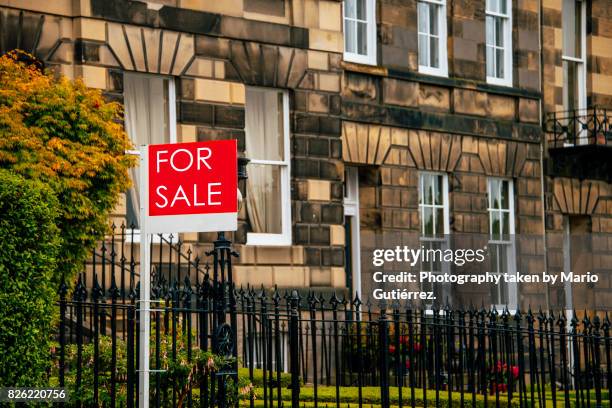 for sale sign - house sale bildbanksfoton och bilder