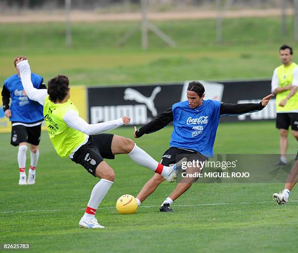 Uruguayan footballer Alvaro Gonzalez takes part in a training session on September 2, 2008 in Montevideo. Uruguay will face Colombia on September 6...