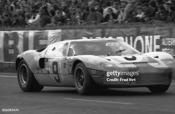 Ford GT40 on the track racing Le Mans 1968, Team John Wyer Automotive Engineering, # 9, Pedro Rodriguez, Lucien Bianchi, 1st Place, Le Mans 1968, 24...