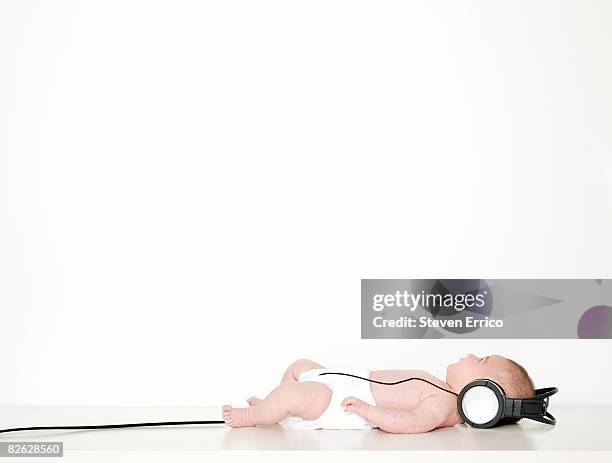 baby girl (0-3 months) wearing headphones - 0 1 months stock pictures, royalty-free photos & images