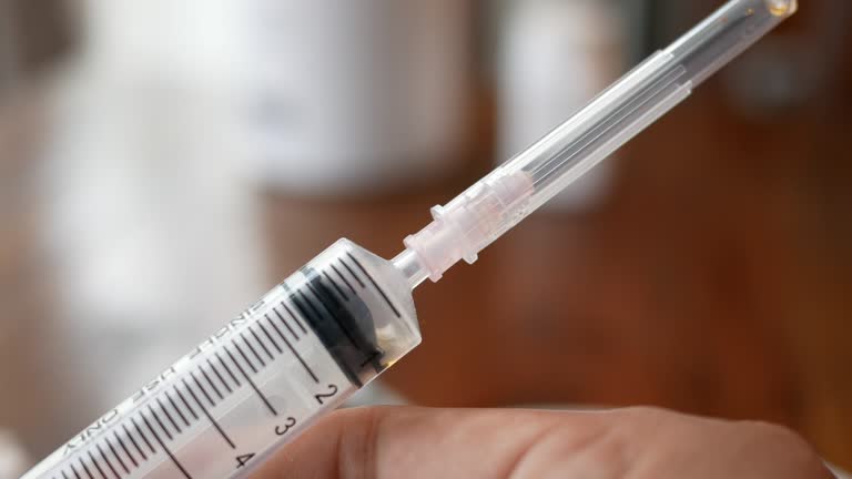 Syring Injector Capsule Injection Drugs Icon Videos and HD Footage - Getty Images