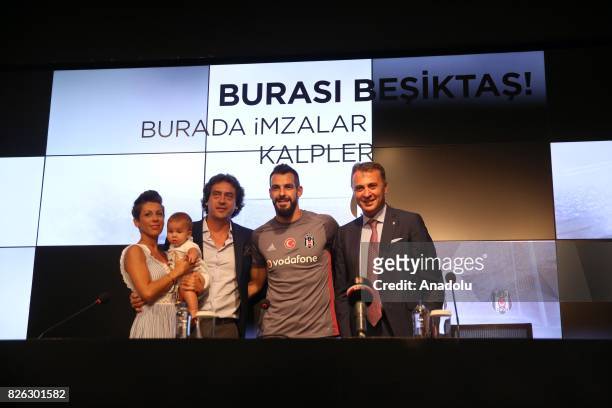 Besiktas' new transfer Alvaro Negredo Sanchez poses for a photo with his baby, his wife Amparo Moreno and Besiktas' President Fikret Orman during a...