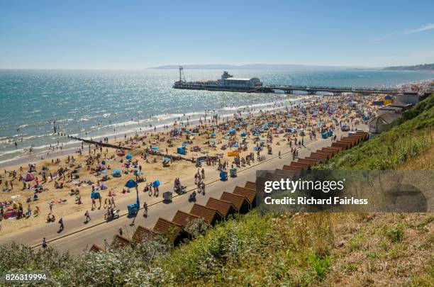 bournemouth beach - dorset england stockfoto's en -beelden