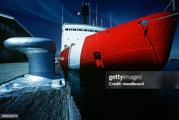 us coast guard ship, port melbourne, victoria, australia - guardacostas fotografías e imágenes de stock