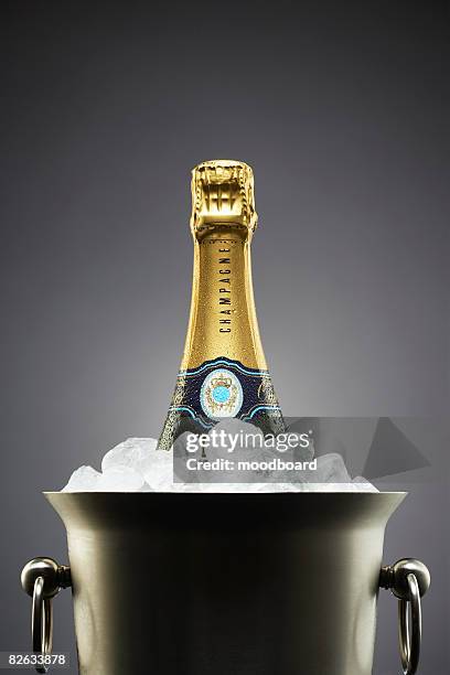 champagne bottle in ice bucket - ice bucket stockfoto's en -beelden