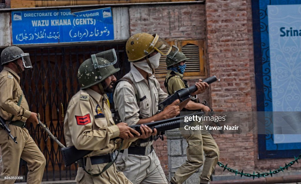 Protests Erupt After India Allows Friday Prayers In Kashmir Grand Mosque