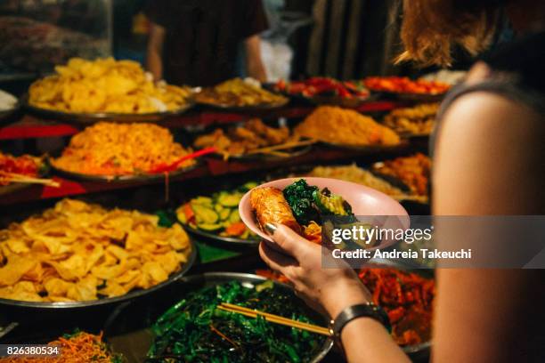 travel like a local - brief - global food markets fotografías e imágenes de stock