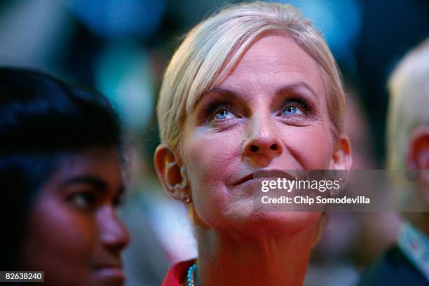 Cindy McCain , wife of presumptive Republican presidential nominee U.S. Sen. John McCain , looks up while her daughter Bridget looks on during day...