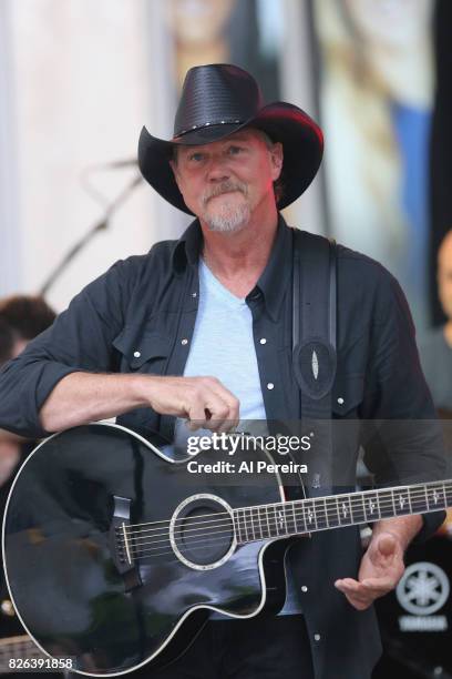 Friends All American Concert Series Trace Adkins Photos And Premium ...
