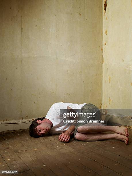 man in foetal position - love photos et images de collection