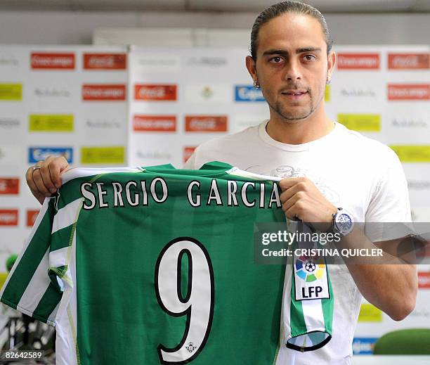 New football forward Sergio Garcia poses on September 3, 2008 during his presentation with a jersey of the Spanish first division Real Betis team at...