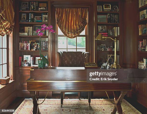 Old Fashioned Study Photos and Premium High Res Pictures - Getty Images