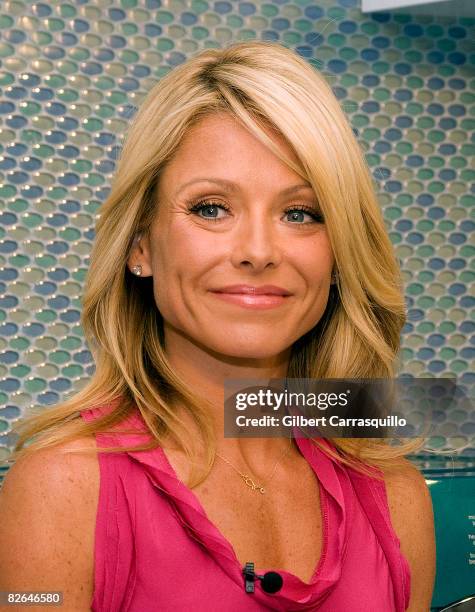 Kelly Ripa Image Collection Electrolux Premium Laundry Collection Photos and Premium High Res ...