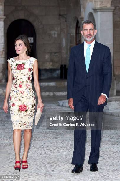 King Felipe VI of Spain and Queen Letizia of Spain host a dinner for authorities at the Almudaina Palace on August 4, 2017 in Palma de Mallorca,...