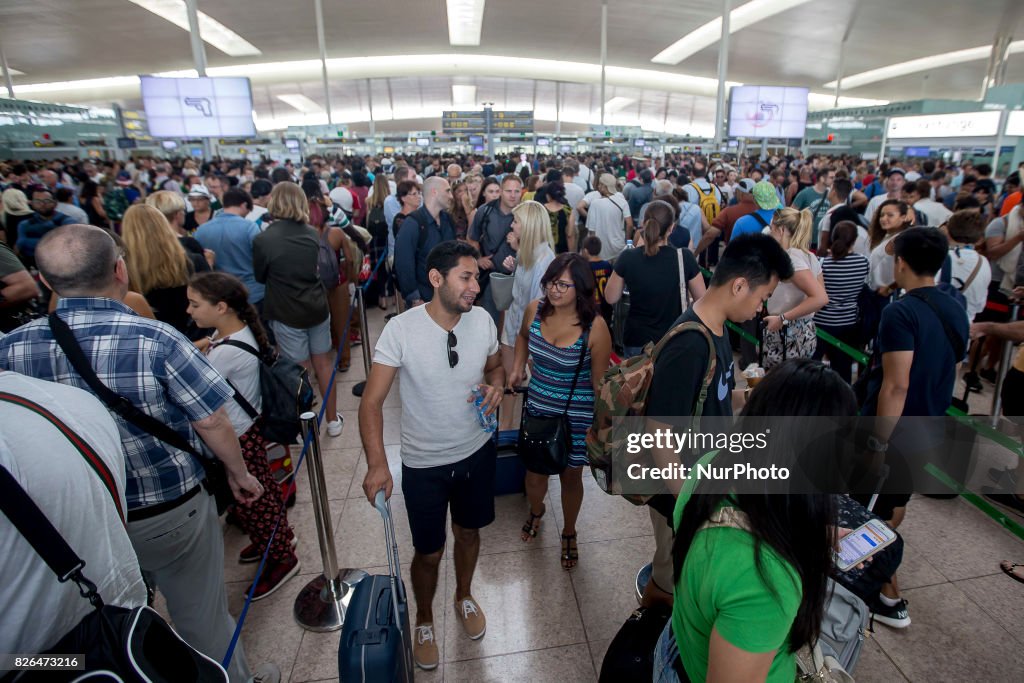 Barcelona airport security workers go on strike