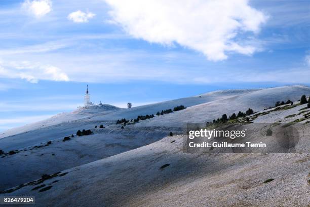 mt ventoux summit - monte ventoso foto e immagini stock