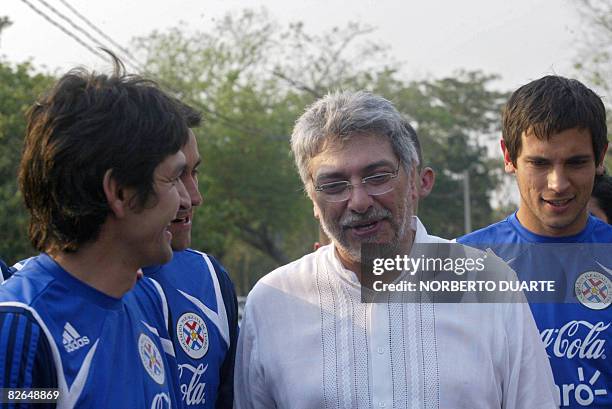 Paraguayan President Fernando Lugo talks to Paraguayan football players Roque Santa Cruz , Denis Caniza and Justo Villar in Ypane, Paraguay on...