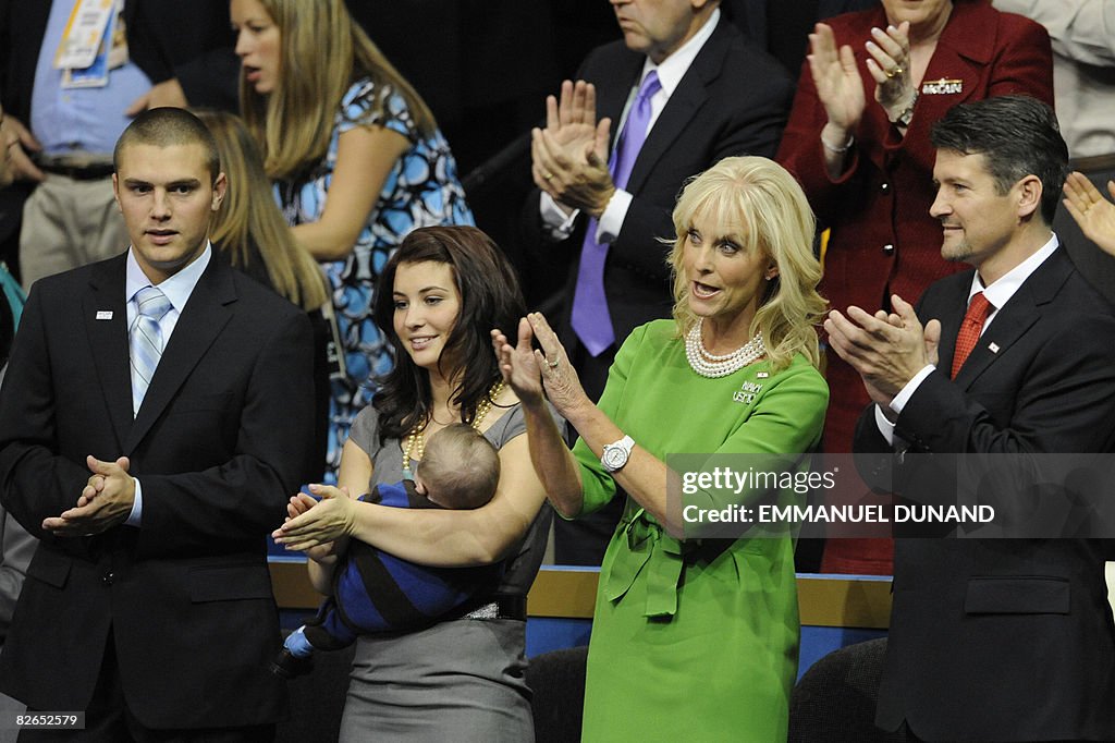 Willow (2nd L), daughter of US vice pres