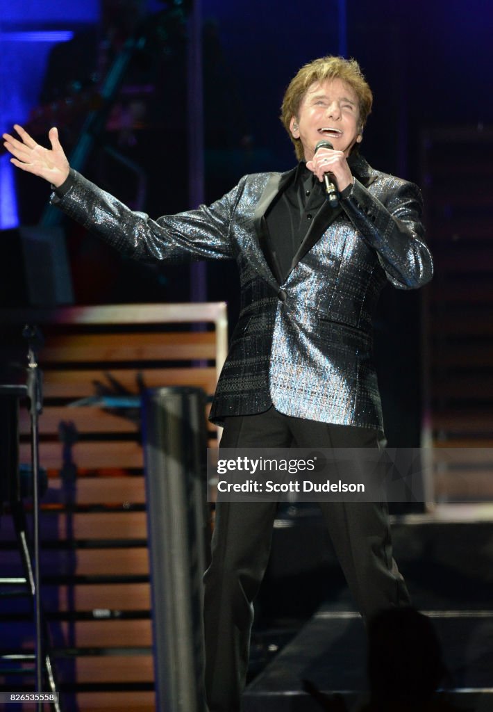 Barry Manilow In Concert - Los Angeles, CA