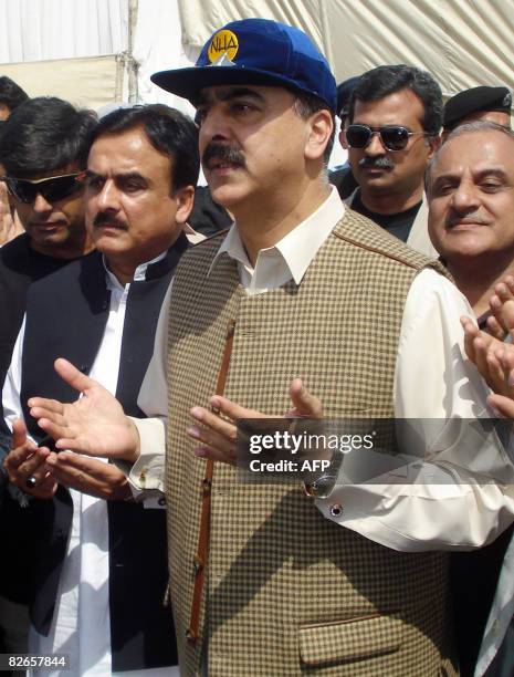 Pakistan Toheed Raza Pakistan Prime Minister Yousaf Raza Gilani prays after the inaugural ...