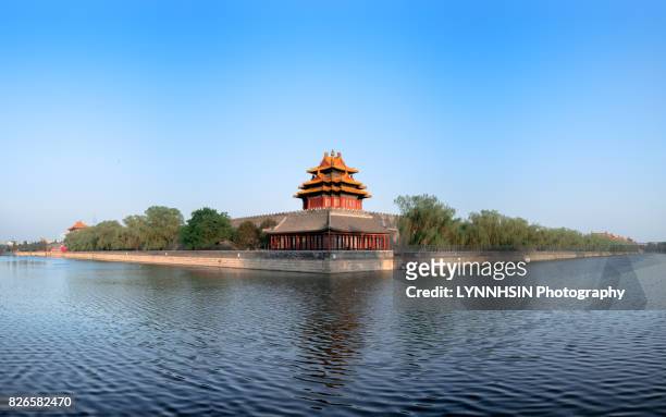 forbidden city corner and blue sky clean water - lynnhsin stock-fotos und bilder