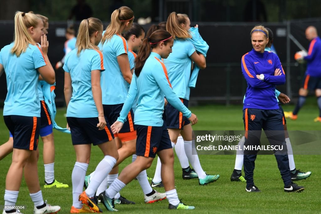 FBL-EURO-2017-WOMEN-NED-TRAINING