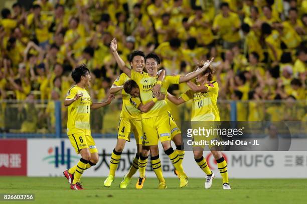 Yuta Nakayama of Kashiwa Reysol celebrates scoring his side's third goal with his team mates during the J.League J1 match between Kashiwa Reysol and...