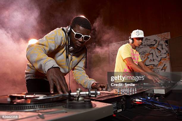 2 djs mixing music on the decks - dj stockfoto's en -beelden