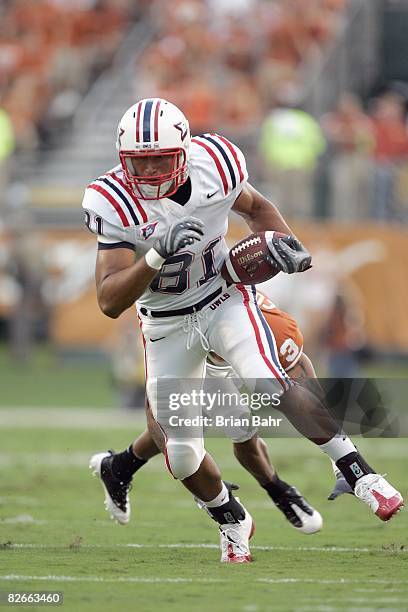 Rob Housler of the Florida Atlantic Owls carries the ball during the game against the Texas Longhorns on August 30, 2007 at Darrell K Royal-Texas...