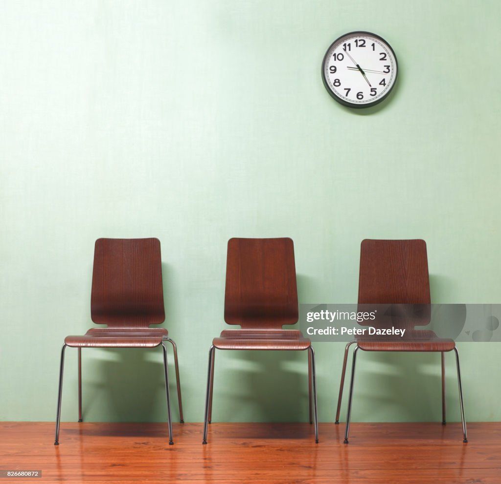 DOCTORS EMPTY WAITING ROOM