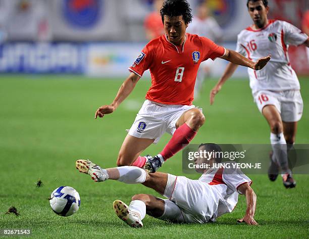 South Korea's Kim Do-Heon and Jordan's Bashar Mustafa fight for the ball during their friendly football match in Seoul on September 5, 2008. South...