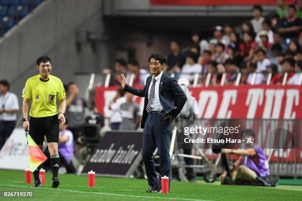 Head coach Akira Ito of Omiya Ardija looks on during the J.League J1 match between Urawa Red Diamonds and Omiya Ardija at Saitama Stadium on August...