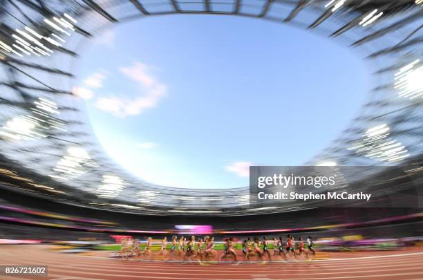 London , United Kingdom - 5 August 2017; Athletes compete in the final of the Women's 10,000m event during day two of the 16th IAAF World Athletics...