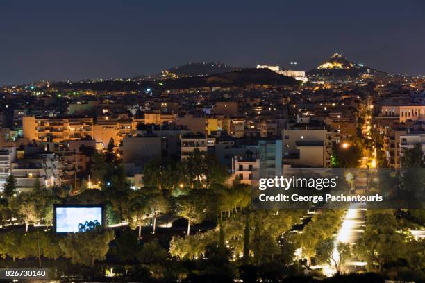 open air cinema with view of athens, greece - wonder film 2017 stockfoto's en -beelden