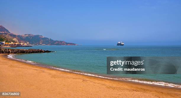 giardini naxos taormina (editorial) - naxos sicily stock pictures, royalty-free photos & images