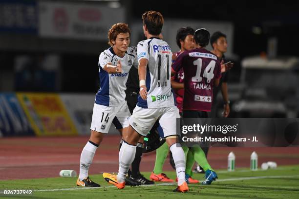 Hwang Ui Jo of Gamba Osaka is replaced by Koki Yonekura during the J.League J1 match between Ventforet Kofu and Gamba Osaka at Yamanashi Chuo Bank...