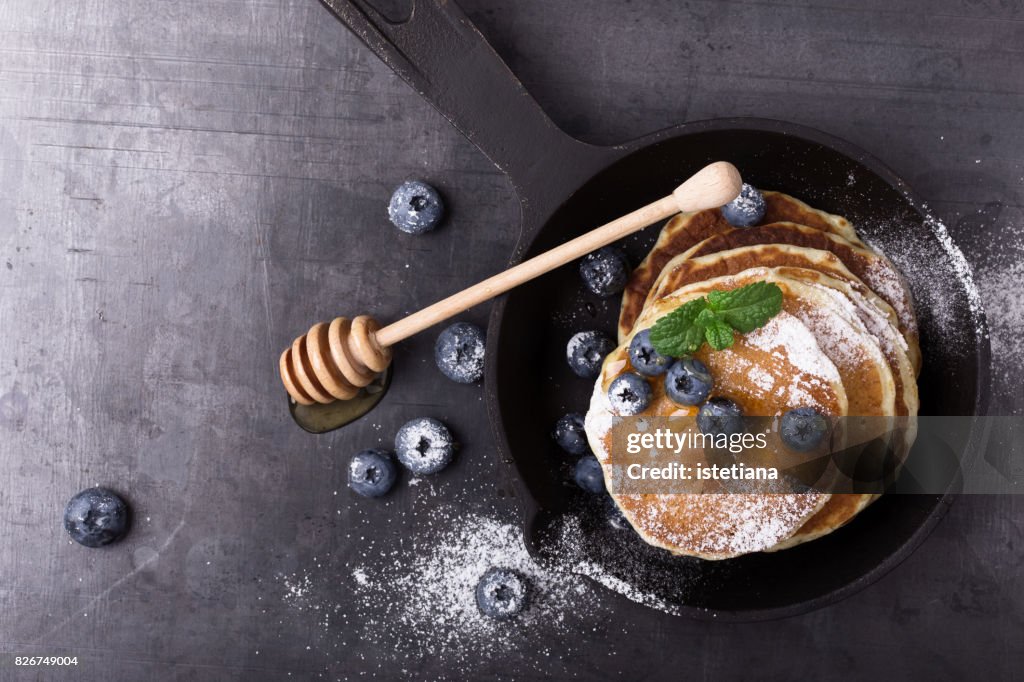 Messthetics. Blueberry pancakes, healthy brunch