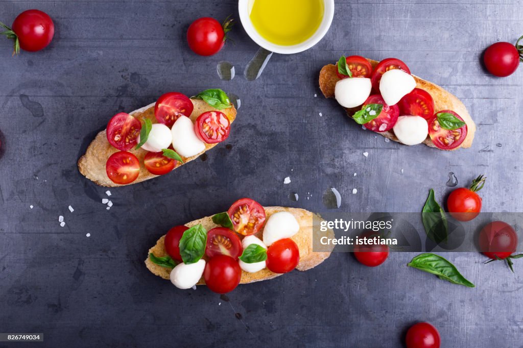 Messthetics. Caprese bruschetta