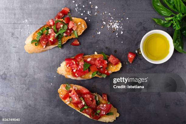 messthetics. traditional italian summer appetizer, tomato bruschetta - bruschetta fotografías e imágenes de stock