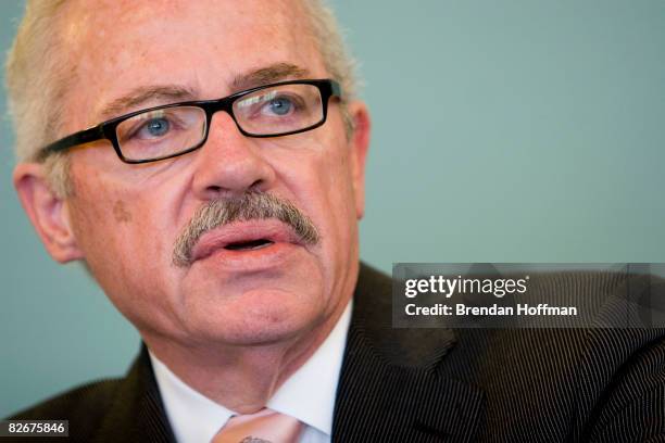 Former U.S. Representative and Libertarian presidential hopeful Bob Barr speaks at the National Press Club September 5, 2008 in Washington, DC. The...