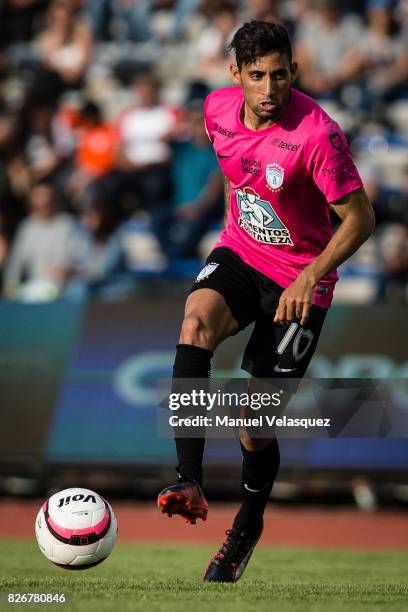 Jonathan Urretaviscaya of Pachuca controls the ball during the third round match between Lobos BUAP and Pachuca as part of the Torneo Apertura 2017...
