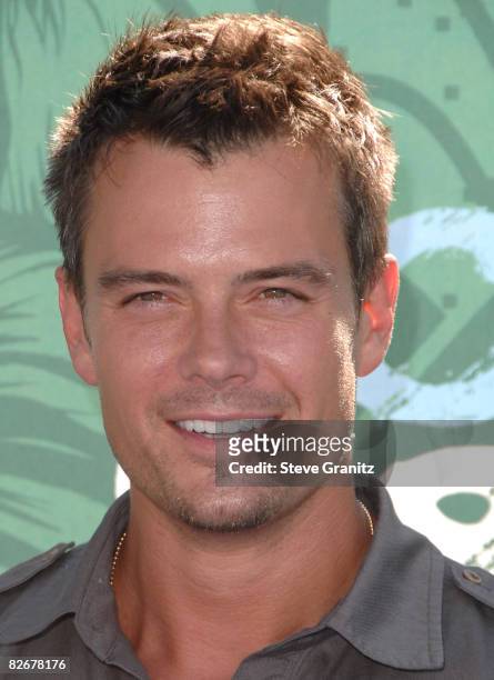 Actor Josh Duhamel arrives at the 2008 Teen Choice Awards at the Gibson Amphitheater on August 3, 2008 in Los Angeles, California.