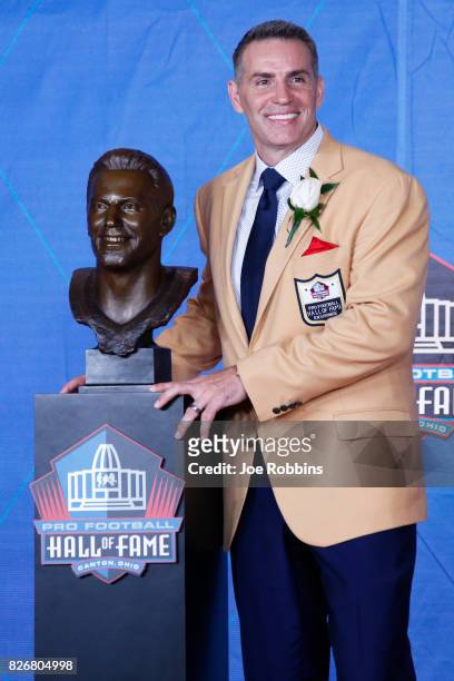 Kurt Warner poses his bust during the Pro Football Hall of Fame Enshrinement Ceremony at Tom Benson Hall of Fame Stadium on August 5, 2017 in Canton,...