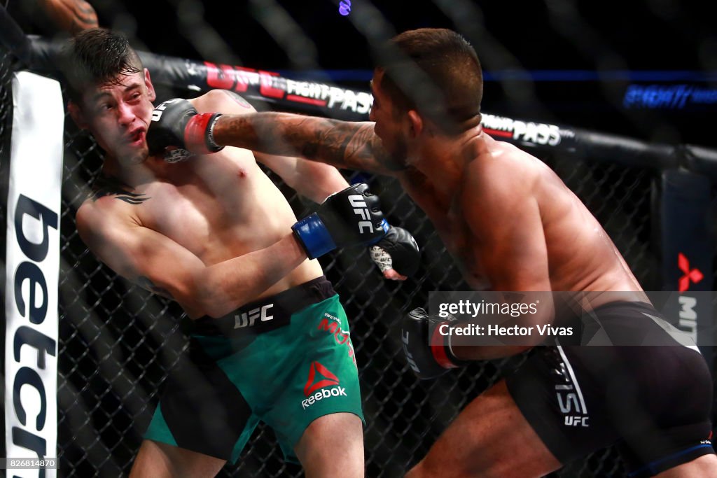 UFC Fight Night Mexico City: Pettis v Moreno