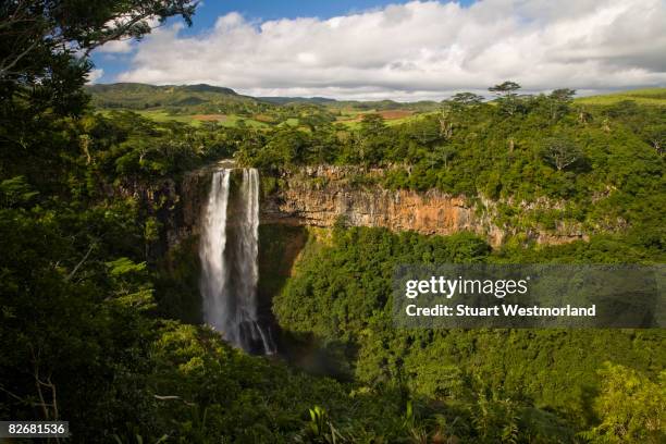 chamarel waterfall - chamarel waterfall stock pictures, royalty-free photos & images