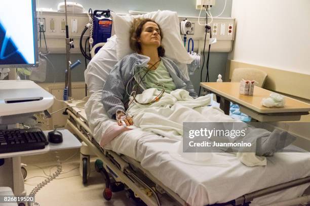 emergency room (real people real scene) - icu patient stock pictures, royalty-free photos & images