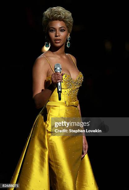 Singer Beyonce performs on stage during the Conde Nast Media Group's Fifth Annual Fashion Rocks at Radio City Music Hall on September 5, 2008 in New...